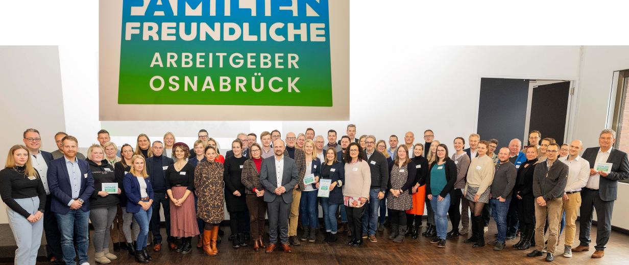 Gruppenbild mit rund 60 Personen